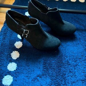 Size 10 Fioni shoes with buckles and a killer sexy heel